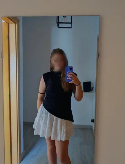 Amina, 18
