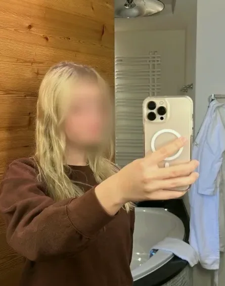 Amira, 20