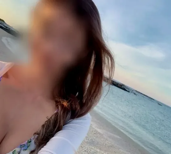 Angelica, 32