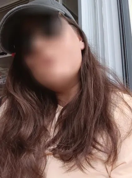 Dalia, 32