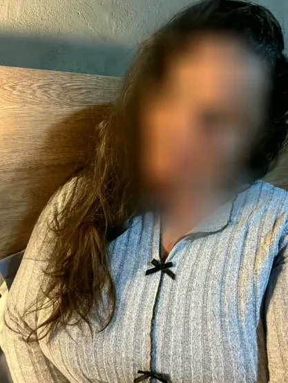 Ella, 33