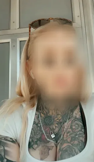 Ella, 37