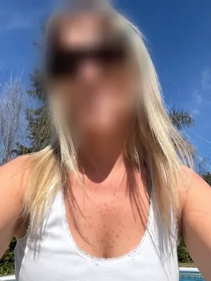 Ines, 40