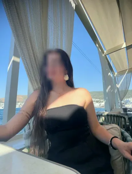 Olivia, 21