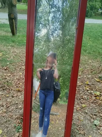 Sanela, 27