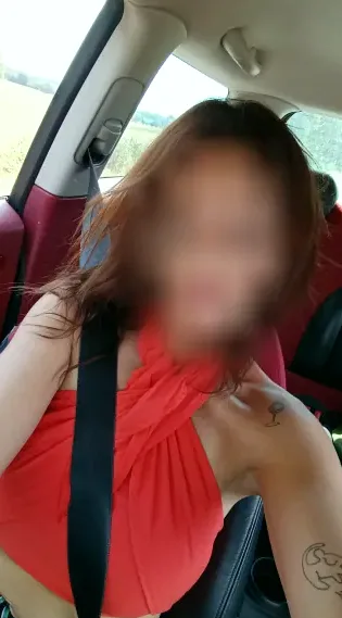 Sara, 32