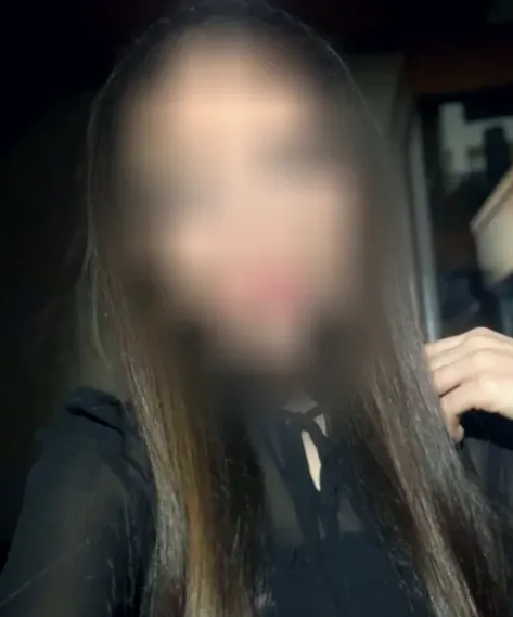 Yasmin, 27